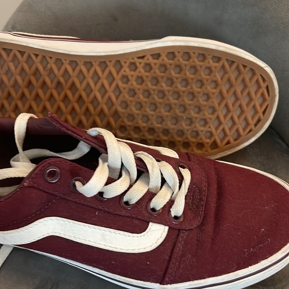 Vans - Picture 2 of 2